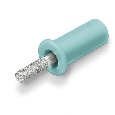 Ein zahnärztlicher Bohrer mit Diamantbeschichtung und blauem Griff.